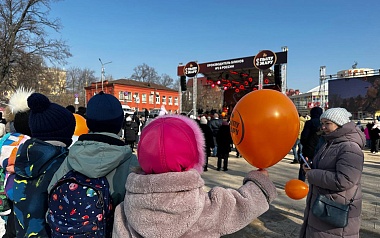 На Лыбедском бульваре в Рязани отмечают Масленицу