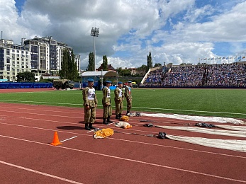 В Рязани День ВДВ отметили показательными выступлениями десантников и прыжками с парашютом