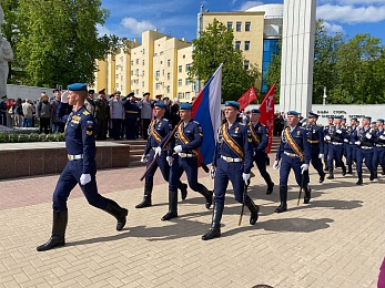 В Рязани 9 Мая возложили цветы к мемориалу на площади Победы - 62ИНФО В Рязани 9 Мая возложили цветы к мемориалу на площади Победы