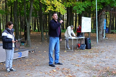 Сто школьных учителей устроили забег в парке Рязани
