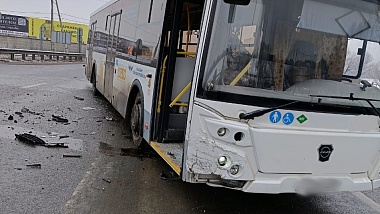 Ребёнок пострадал в аварии автобуса и легковушки в Рязани