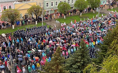 В Рязани более 20 тысяч горожан прошли в строю «Бессмертного полка» - 62ИНФО В Рязани более 20 тысяч горожан прошли в строю «Бессмертного полка»