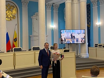 Игорь Мурог наградил Варвару Матюшкину из Скопина за спасение тонущего ребенка