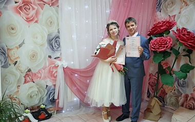 Рязанский ЗАГС выложил фотографии молодожёнов конца апреля