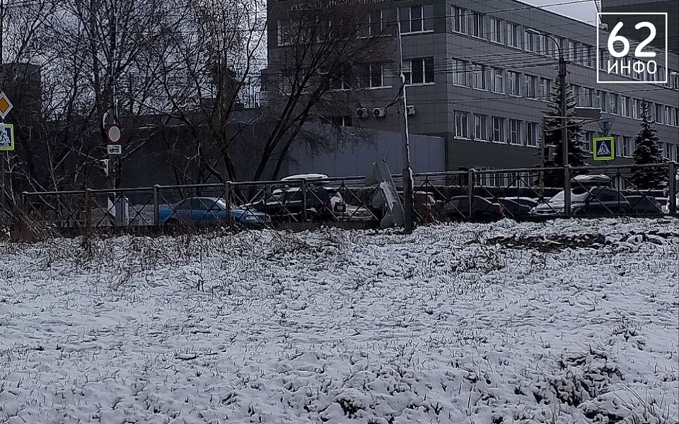 В Рязани светофор свалился с опоры на Михайловском шоссе - 62ИНФО