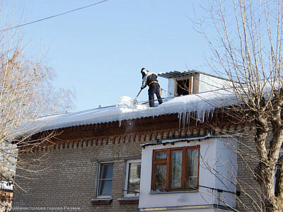 После падения глыбы льда на ребёнка в Рязани внепланово проверят крыши