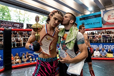 В рязанском Лесопарке прошёл турнир ММА «Битва за Рязань»