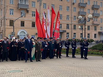 В Рязани 9 Мая возложили цветы к Вечному огню и развернули Георгиевскую ленту
