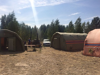 Фоторепортаж: лагерь пожарных в зоне ЧС — Деулино Рязанского района