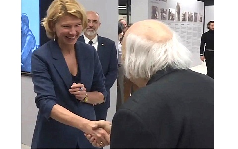 Оксана Лут побывала на выставке Виктора Иванова