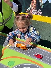 Во дворе рязанского ЖК «Гранд Комфорт» прошёл праздник «Детская безопасность на дорогах»