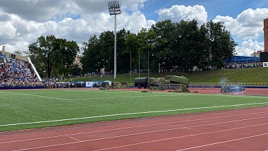 В Рязани День ВДВ отметили показательными выступлениями десантников и прыжками с парашютом