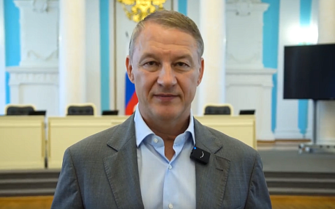 Председатель Рязанской Облдумы Аркадий Фомин поздравил выпускников с последним звонком
