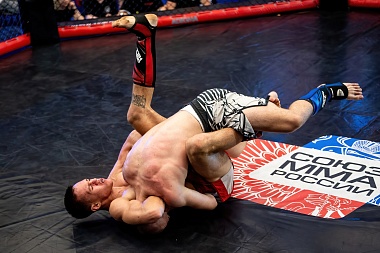 В рязанском Лесопарке прошёл турнир ММА «Битва за Рязань»