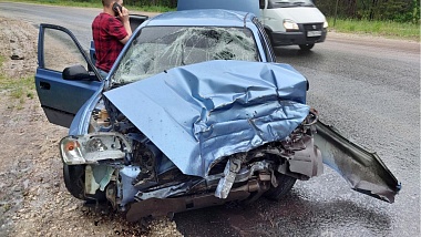 Под Рязанью 37-летний водитель Hyundai Accent пострадал в ДТП с грузовиком Scania