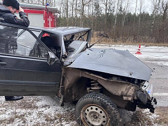 Сотрудник ГАИ оказал помощь пострадавшей в ДТП женщине в Шиловском районе