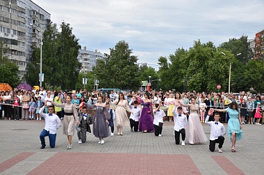 Фоторепортаж: в Рязанской области прошли выпускные и церемонии вручения аттестатов