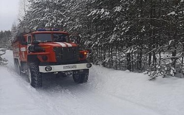 Под Рязанью пожарных отправили вытаскивать застрявшую в снегу «скорую»