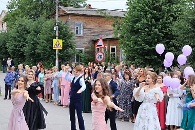 Фоторепортаж: в Рязанской области прошли выпускные и церемонии вручения аттестатов
