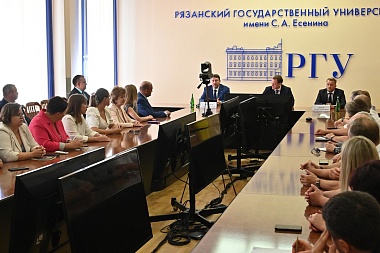 Губернатор представил нового и. о. ректора РГУ имени Есенина Бокова