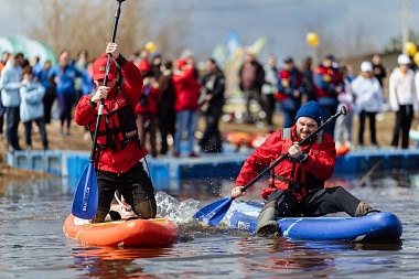Русские красавицы и розовые фламинго: фото сап-фестиваля "Рязанское море"