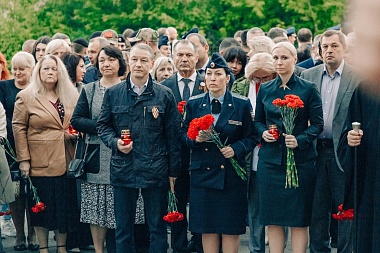 На Скорбященском мемориале Рязани зажгли «Свечи памяти» в час начала Великой Отечественной