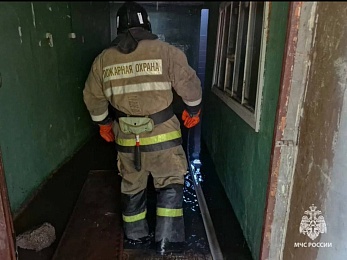 В Михайлове 9 человек тушили административное здание