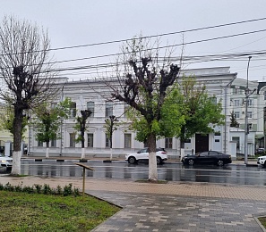 В Рязани помыли фасад расположенной в доме Карла Баниге женской консультации №1