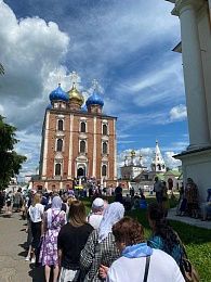 Рязанцы выстроились в огромную очередь к мощам блаженной Матроны Московской