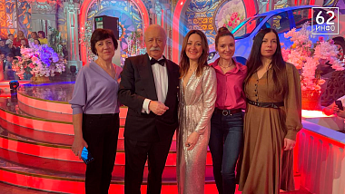 Рязанка во время шоу «Поле чудес» устроила Якубовичу арт-вечеринку