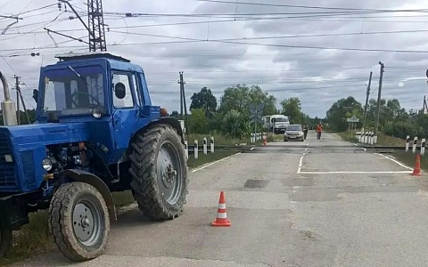 Поезд сбил тракторную тележку в Чучковском округе