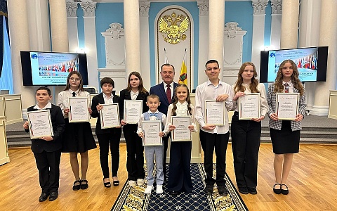 Сенатор Игорь Мурог наградил рязанских победителей конкурса "Портрет твоего края"