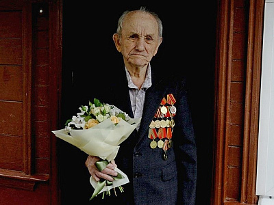 Рязанский губернатор в День Победы навестил чету ветеранов
