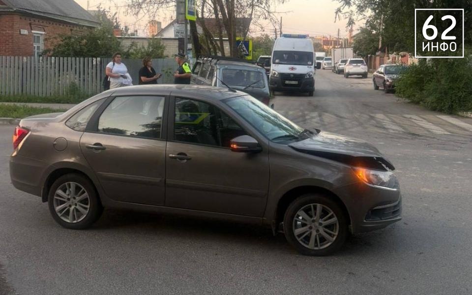 Две легковушки столкнулись на Дачной улице в Рязани - 62ИНФО