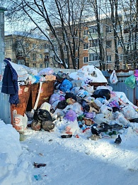 В Рязани из-за снега перестали вывозить мусор