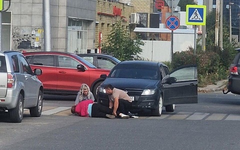 В Рязани женщина попала под колёса автомобиля на пешеходном переходе