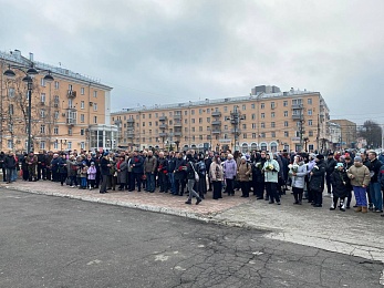В Рязани прошел траурный митинг в память жертв теракта в "Крокусе" - 62ИНФО В Рязани прошел траурный митинг в память жертв теракта в "Крокусе"