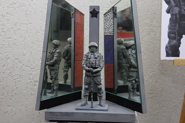 Виталий Артемов ознакомился с эскизами Монумента памяти и славы