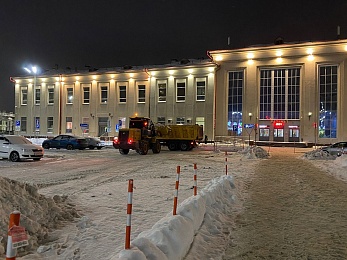 На рязанских железнодорожных вокзалах идёт уборка снега