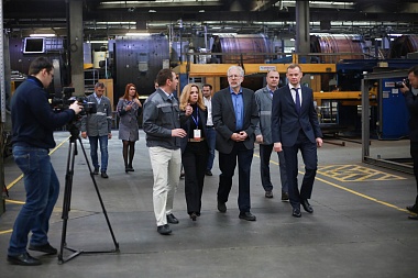 Американскому специалисту по бережливому производству показали работу кожзавода 