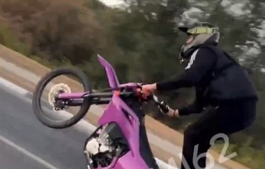 Полиция начала проверку байкеров-трюкачей у ТРЦ «Премьер»