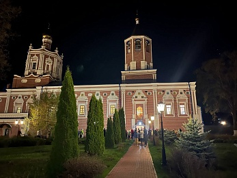 Пасха в Рязани: в храмах прошли крестные ходы и ночные службы