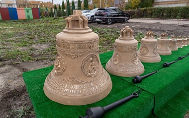Митрополит Рязанский и Михайловский Никодим освятил колокола для храма в Листвянке