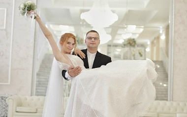 Огненные пары августа: Рязанский ЗАГС показал фото свадеб 