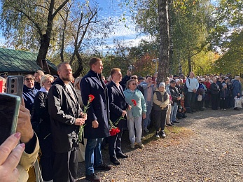 Фоторепортаж: как прошло 130-летие Сергея Есенина в Константинове - 62ИНФО Фоторепортаж: как прошло 130-летие Сергея Есенина в Константинове