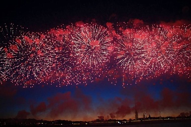 Во взрослую жизнь: фоторепортаж с праздника выпускников «Алые паруса»