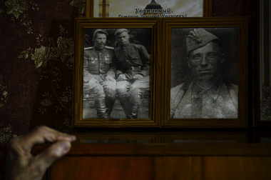 Любимов наградил ветерана Великой Отечественной - 62ИНФО Любимов наградил ветерана Великой Отечественной