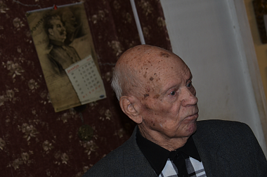 Любимов наградил ветерана Великой Отечественной - 62ИНФО Любимов наградил ветерана Великой Отечественной