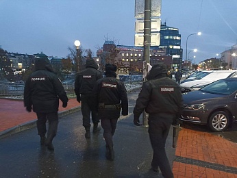 В Рязани полиция массово останавливает прохожих