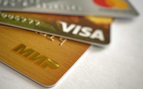 Мошенник убедил 12-летнюю жительницу Сараев перевести деньги